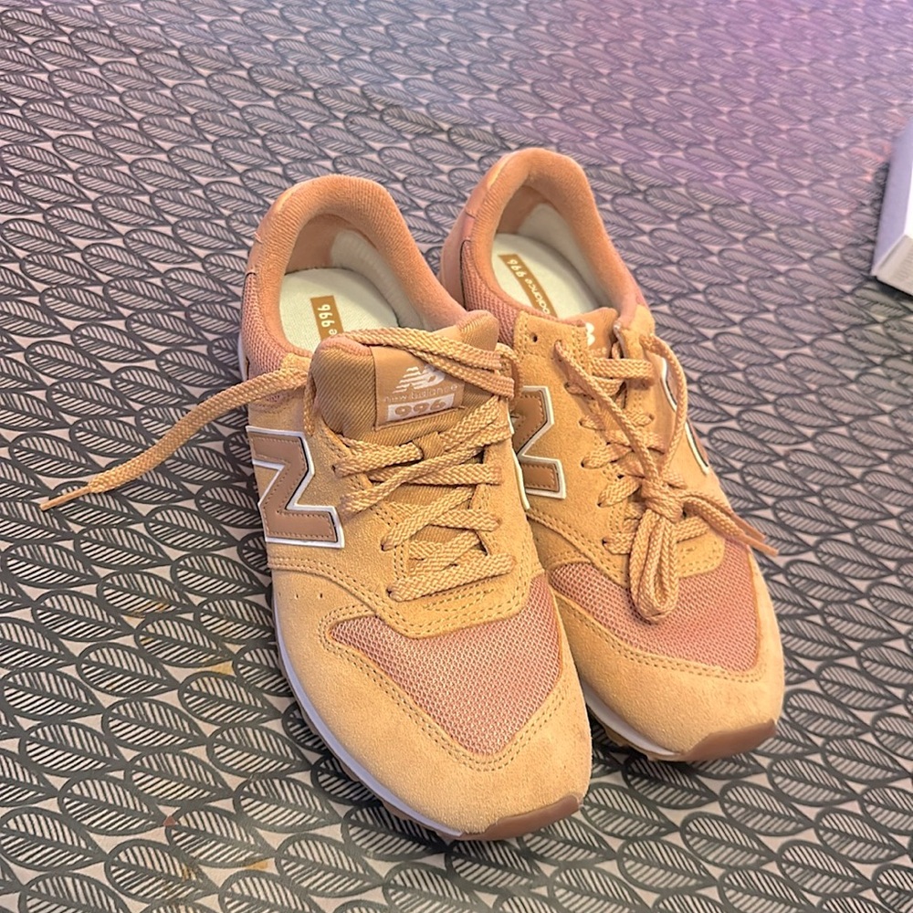 NWOT New Balance sneaks size 8.5